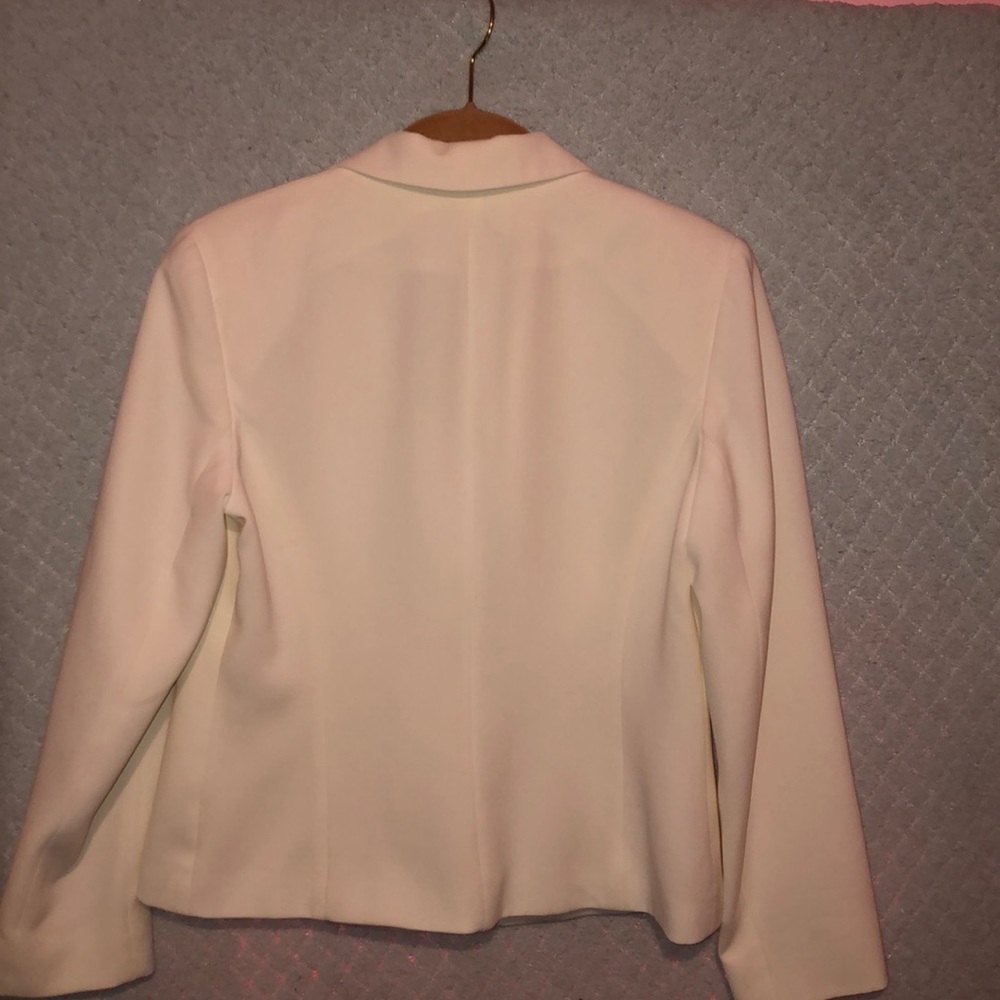 Blazer - Picture 2 of 2